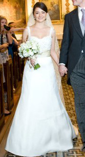 Any Monique Lhuillier bees? Pictures please! : wedding gown monique lhuillier beach shore dress shopping pictures Pic1