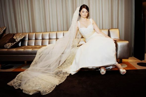 Fair Skin Ladies...show your dresses! : wedding Sitting
