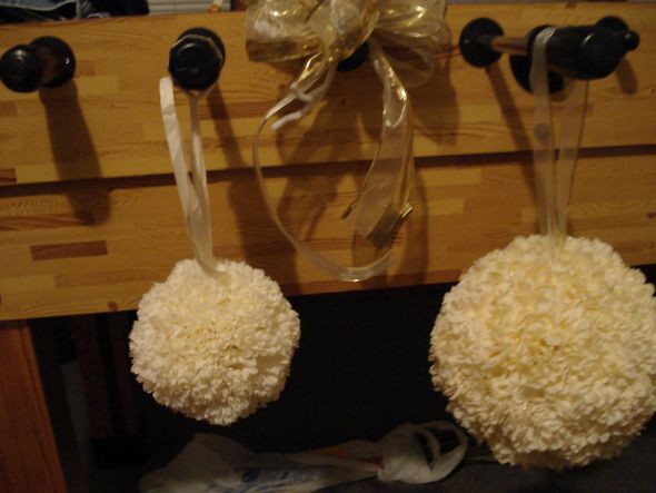WEDDING IS OVER IVORY POMS AND LOTS OF PICTURES : wedding Wedding Decor 8 019