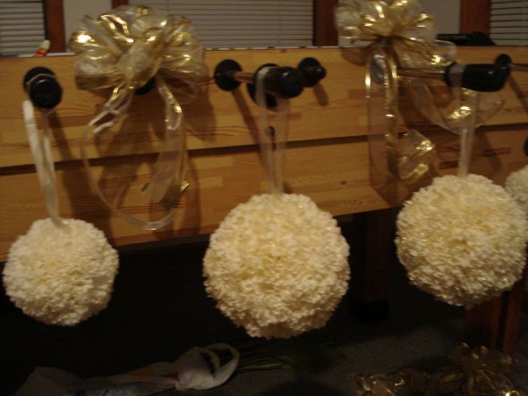 WEDDING IS OVER IVORY POMS AND LOTS OF PICTURES : wedding Wedding Decor 8 022