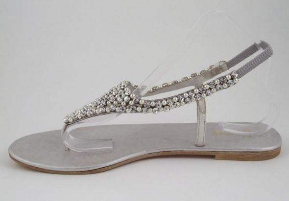 anyone else opting for flats on the big day?!?! :  wedding Silverunze1