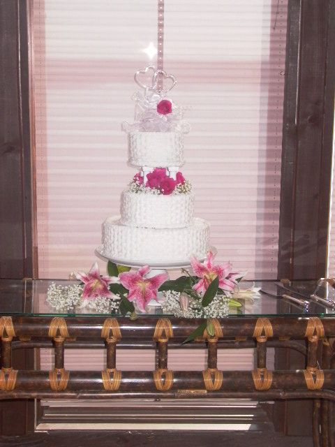 Show off you wedding cake cake inspiration wedding Cake Columns2