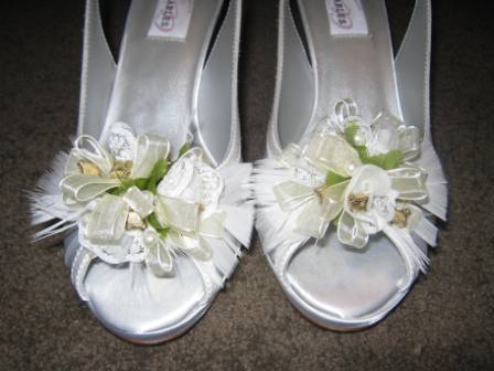 DIY Shoe clips wedding shoeclips gold green white diy shoes Shoeclips
