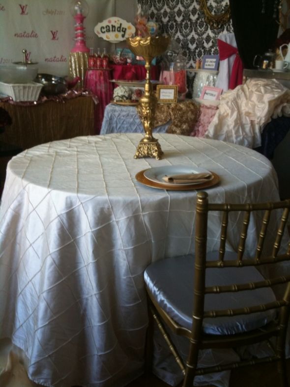 black and cream vintage wedding tablescapes