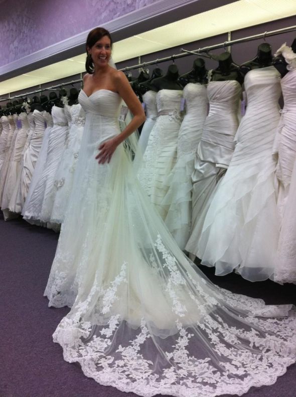 Any one else wearing Pronovias Finisterre :  wedding pronovias finisterre wearing 2011 1 la sposa denia New Image