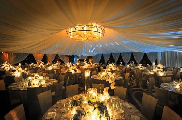 Discover how using a ceiling swag as wedding decoration with Christmas 