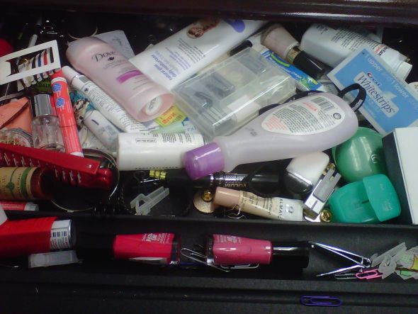 NWR - What do you keep in your desk at work? : wedding nwr work desk Desk