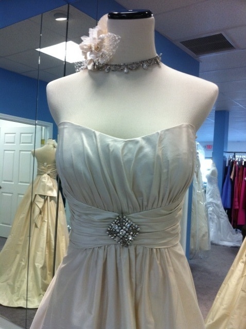 Paloma Blanca #4004 for sale :  wedding paloma blanca 4004 dress Pb 4004 Bodice