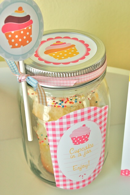 BUT I think I'll use the idea for the bridal shower Mason Jar Cupcakes