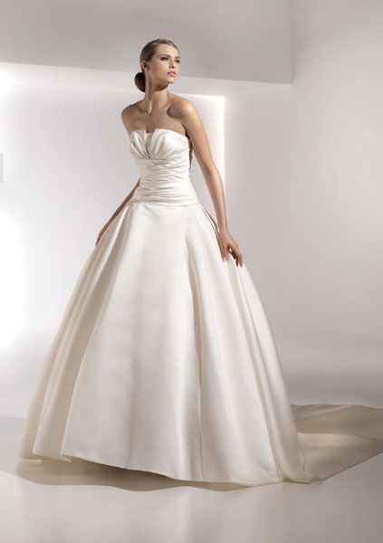 Show me your 'plain' dress with ZERO embellishments! :  wedding GeorgiaLB1