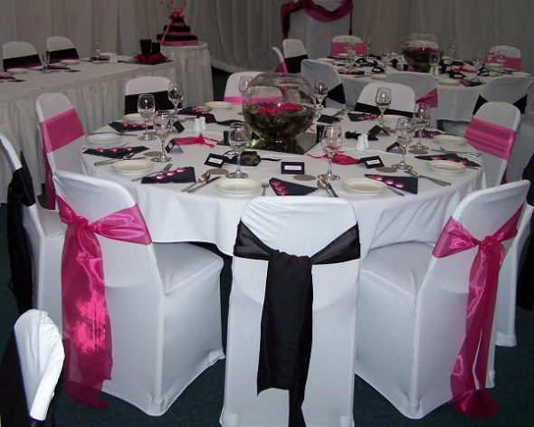 indian wedding decor ideas with dark pink and dark brown