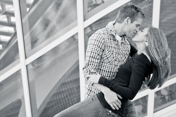 Milwaukee Engagement Photos :  wedding Art Museum