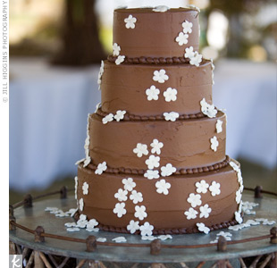 What would you call this type of frosting? :  wedding cake texture 167715.Chocolate Ganache With Cascading White