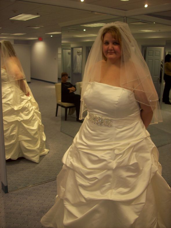 Any pictures of Real Full Figured Brides in any Alfred Angelo dresses??? :  wedding 100 3381