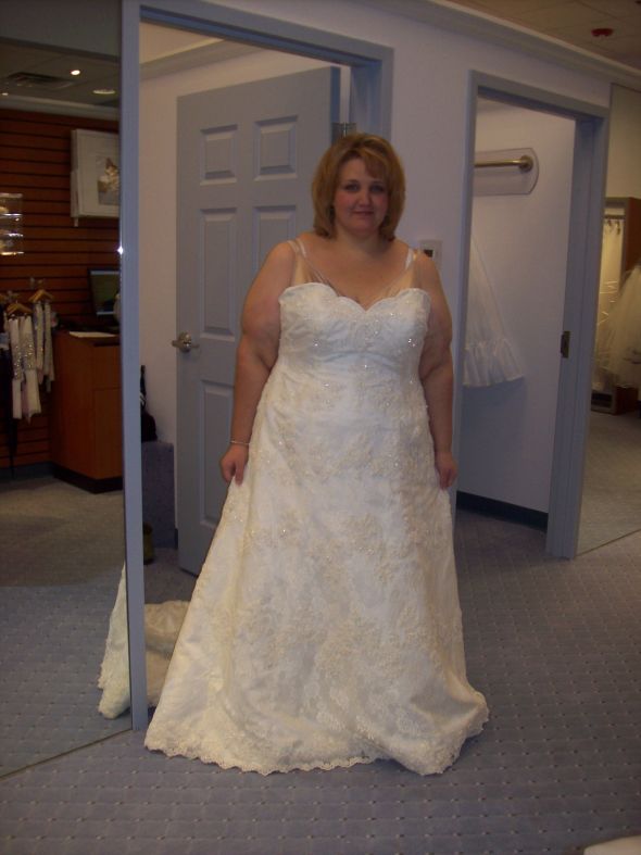 Any pictures of Real Full Figured Brides in any Alfred Angelo dresses??? :  wedding 100 3809