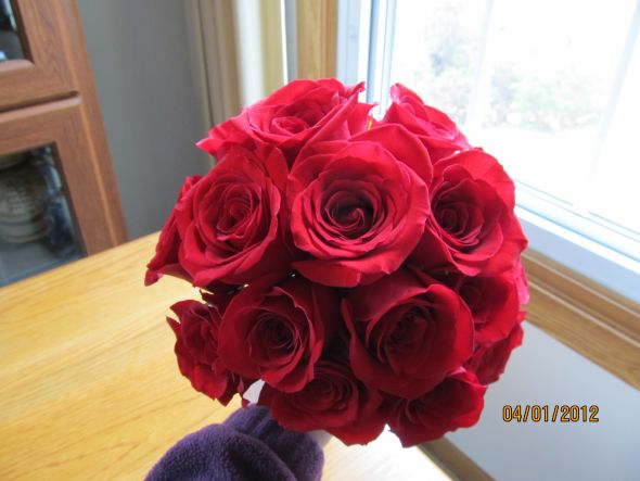 DIY Rose Bouquet :  wedding bouquet diy flowers red roses 033