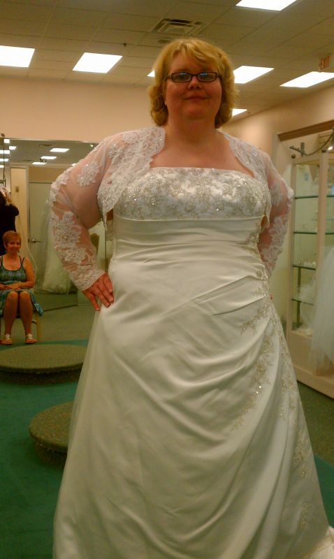Plus size? Show us your dress! :  wedding plus size 1 dress fashion real brides curves Dbdress2 Fullfront