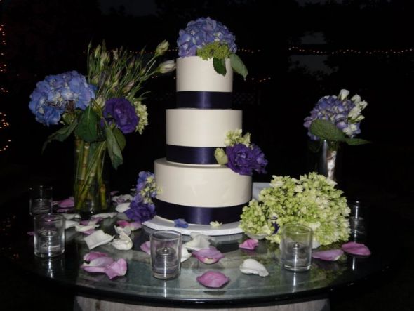 Who is making your cake? : wedding M59