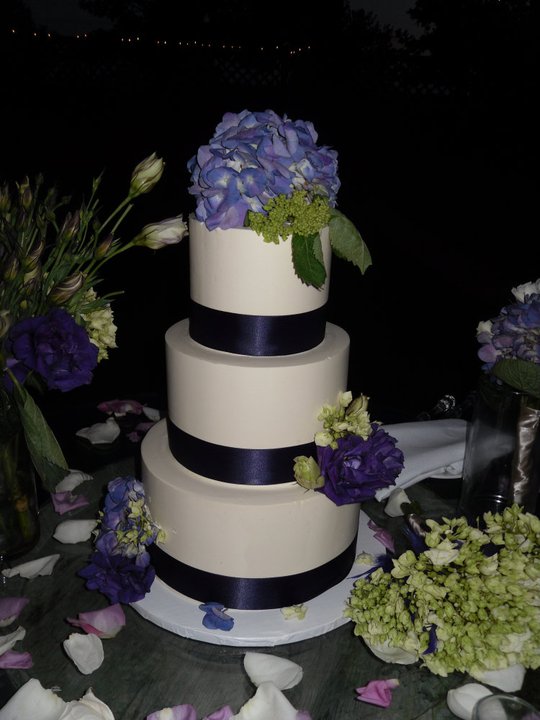 Who is making your cake? : wedding M60