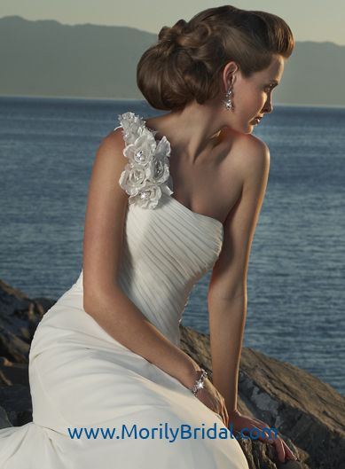 Hiya everyone! New to the boards and have loved all your posts--need suggestions : wedding Maggie Front