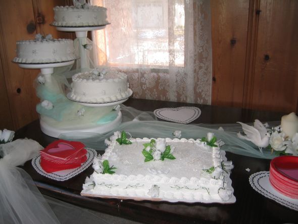 Grocery Store wedding cake?! :  wedding food reception cake TraceysWedding 242