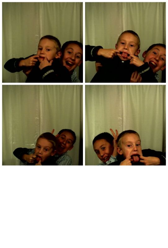 Photo booth HELP :  wedding photo booth photographer wedding reception photo booth pictures 2011 11 12 173239