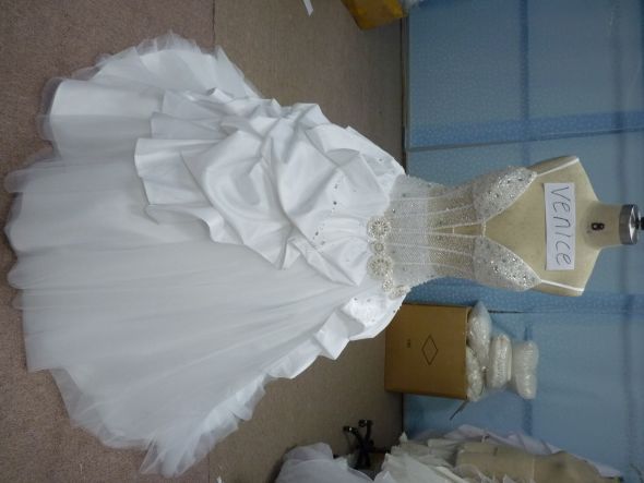  Very VNeck with Swarovski Crystal posted 1 year ago in Wedding Dress