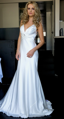 No-frills bride :  wedding simple clean chic plain no frill slip sheath backless Diamond Web Front