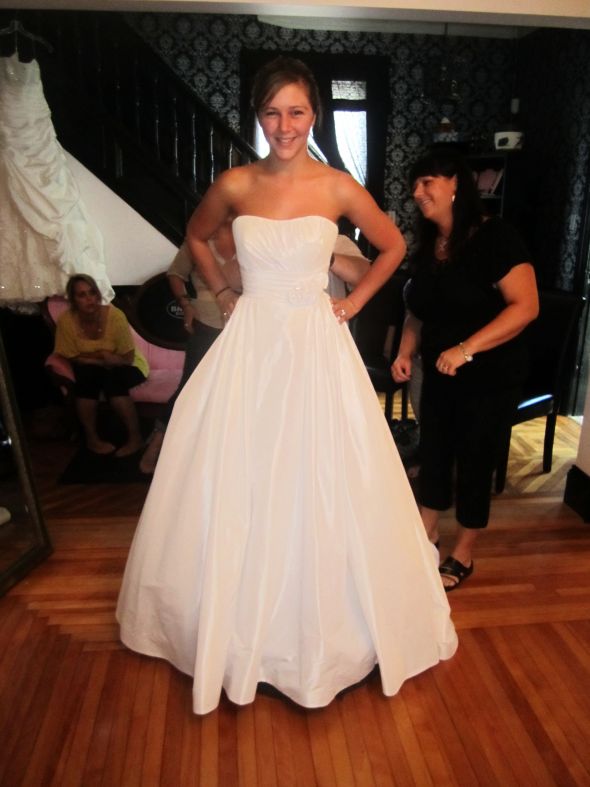 BALL GOWNS!!! Please show me your ball gowns under $2000 please!!! :) :  wedding ball gowns dress swarovski pouffy princess Dress1