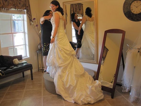 BUSTLES, BUSTLES, BUSTLES! :  wedding bustles Train1
