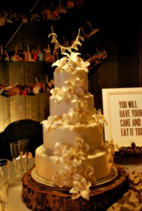 Show me your cake, this is what ours will look like :  wedding 302282 2404959198802 1095792805 32728904 571320716 N