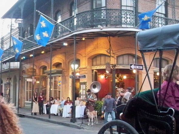 Attention creative bees, I need your help!!!! : wedding New Orleans Nov 2010 133