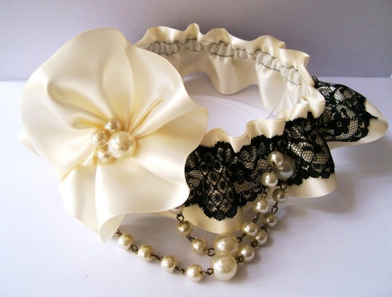 Show me your garter! :  wedding Garter
