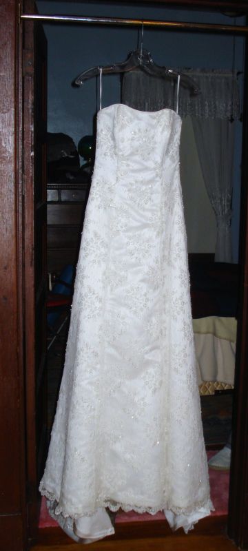 How much and by who? Share your dress experience with me! :) :  wedding 123