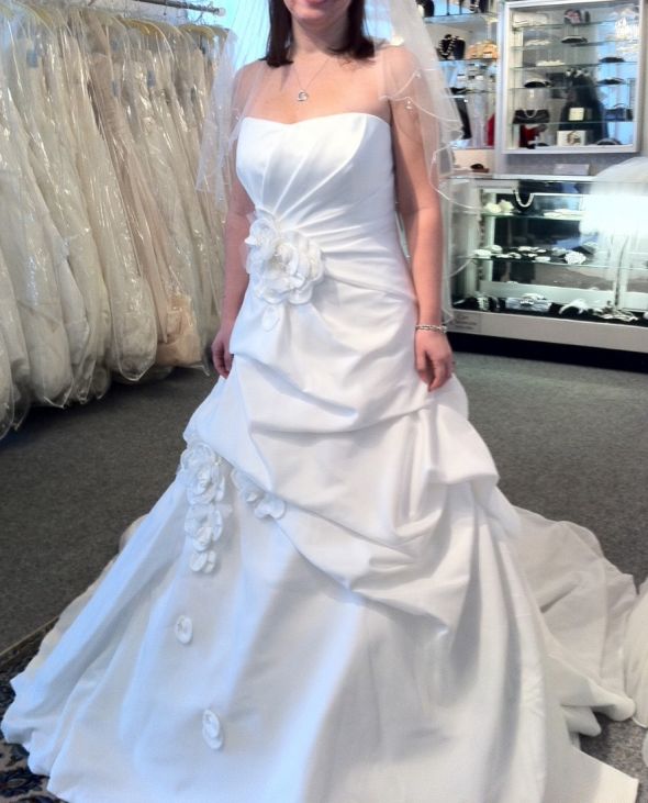 I think I'm in love with Enzoani :  wedding Dijon