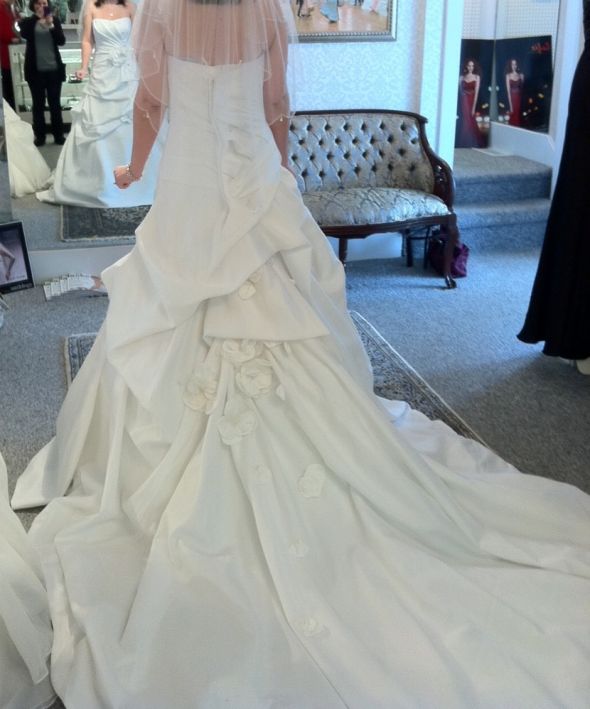 I think I'm in love with Enzoani :  wedding Dijon3