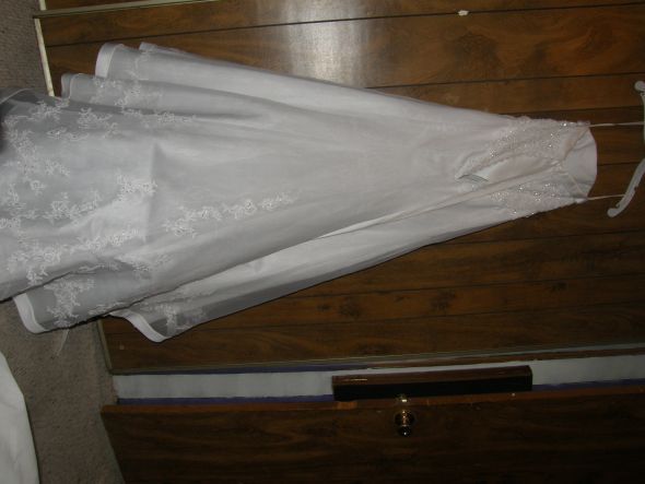 i have a wedding dress from david bridal never worn size 2 i bought it for 