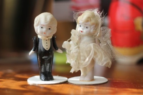 Our 70-year-old cake toppers! Advice needed + pics :  wedding Caketoppers1