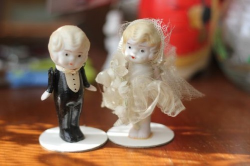 Our 70-year-old cake toppers! Advice needed + pics :  wedding Caketoppers2