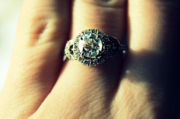 WOULD LOVE TO SEE PICTURE OF HALO RINGS ON FINGERS!! :  wedding Ring2