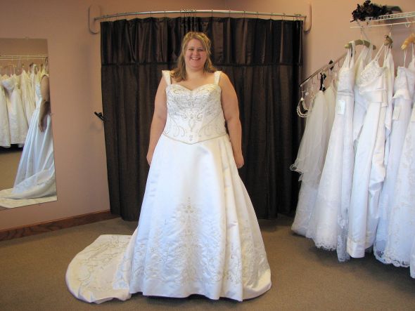 Pear shaped & hourglass brides - lets see real pics of your dress! :  wedding IMG 2110