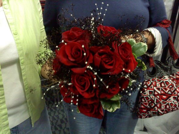 I'm planning on using red and white roses The bridesmaids are wearing black