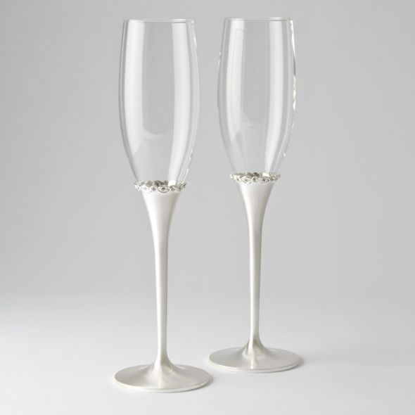 This elegant toasting flutes set is the perfect accessory for any wedding