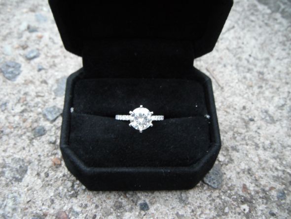 So close but yet soooo far!! If you got a moissanite show'em off.. Please :) :  wedding moissanite rings DSCF1771