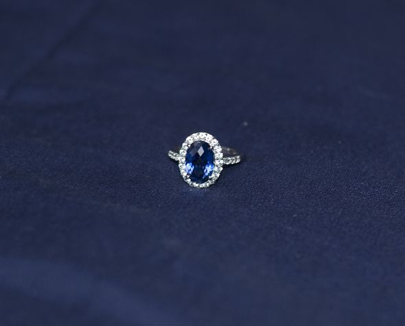 Show Me Your Sapphires! :  wedding sapphire sapphire ring porn sapphire engagement ring sapphire e ring Myring2