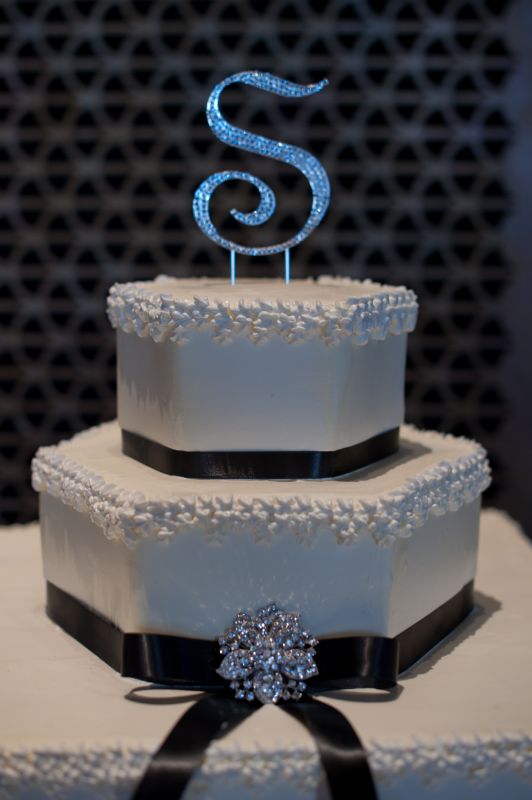 Show me your simple cakes!! :  wedding cake help 20110430 Shamas 1730