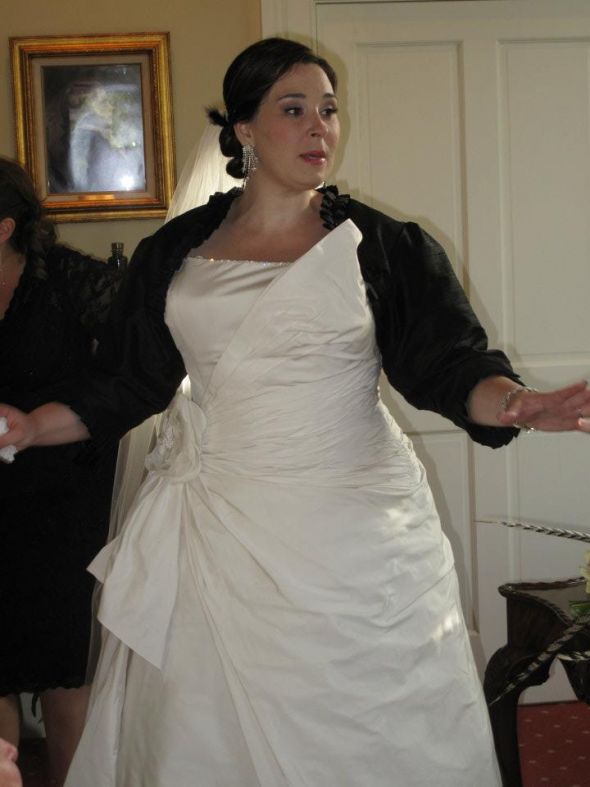 Plus Size Pics Before and After the Gown (body types) :  wedding dress body shape full figured 1 plus sized 1 311473 10150321081413388 525868387 8294721 966374458 N