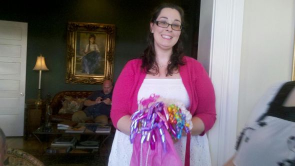 A few non-pro pics... I am sooo happy :) :  wedding 325748 2081055068256 1301439715 1963491 1008792036 O