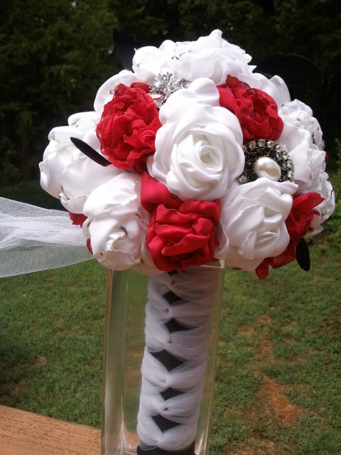 My DIY Fabric Bouquet Trial :  wedding fabric flowers bouquet diy brooch feather 2011 08 20 11.35.27