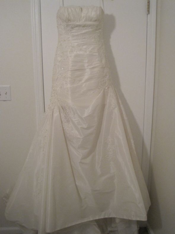SAN PATRICK BY PRONOVIAS ESTRELLA DRESS- Never worn, never altered- 0!!!! :  wedding san patrick pronovias estrella trumpet fit and flare mermaid dropped waist dress IMG 9985 San Patrick By Pronovias Estrella, Size 8- Never Worn, Never Altered $400!!! :  wedding la sposa san patrick estrella pronovias size 8 mermaid trumpet fit and flare ivory dress IMG 9985 